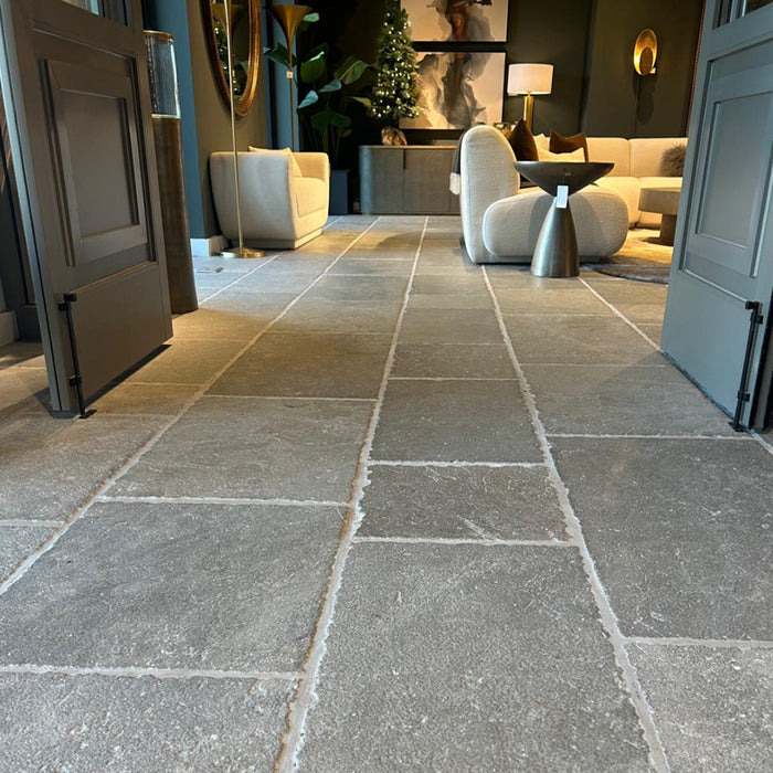 Deauville Gris Reclaimed Blend 16xRL Limestone Tile